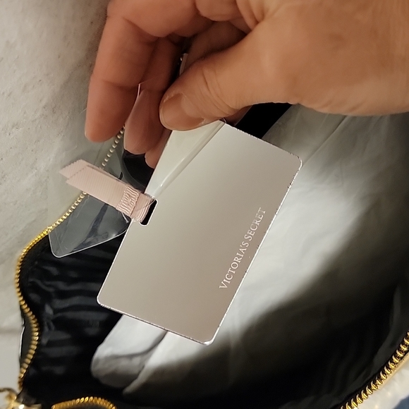 NWT Victoria's Secret Hand Bag 👜  Snake 🐍 pattern! Gold details! - Picture 11 of 15